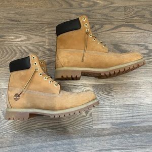 TIMBERLAND BOOTS .